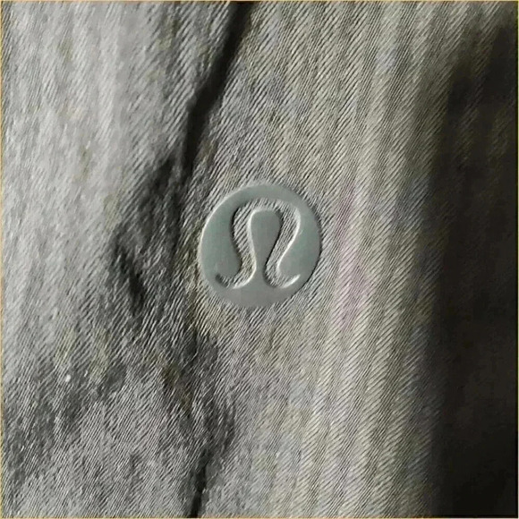 Lululemon Beyond the Studio Crop Pants - Women's Size 2 - Yoga Activewear - Picture 3 of 4